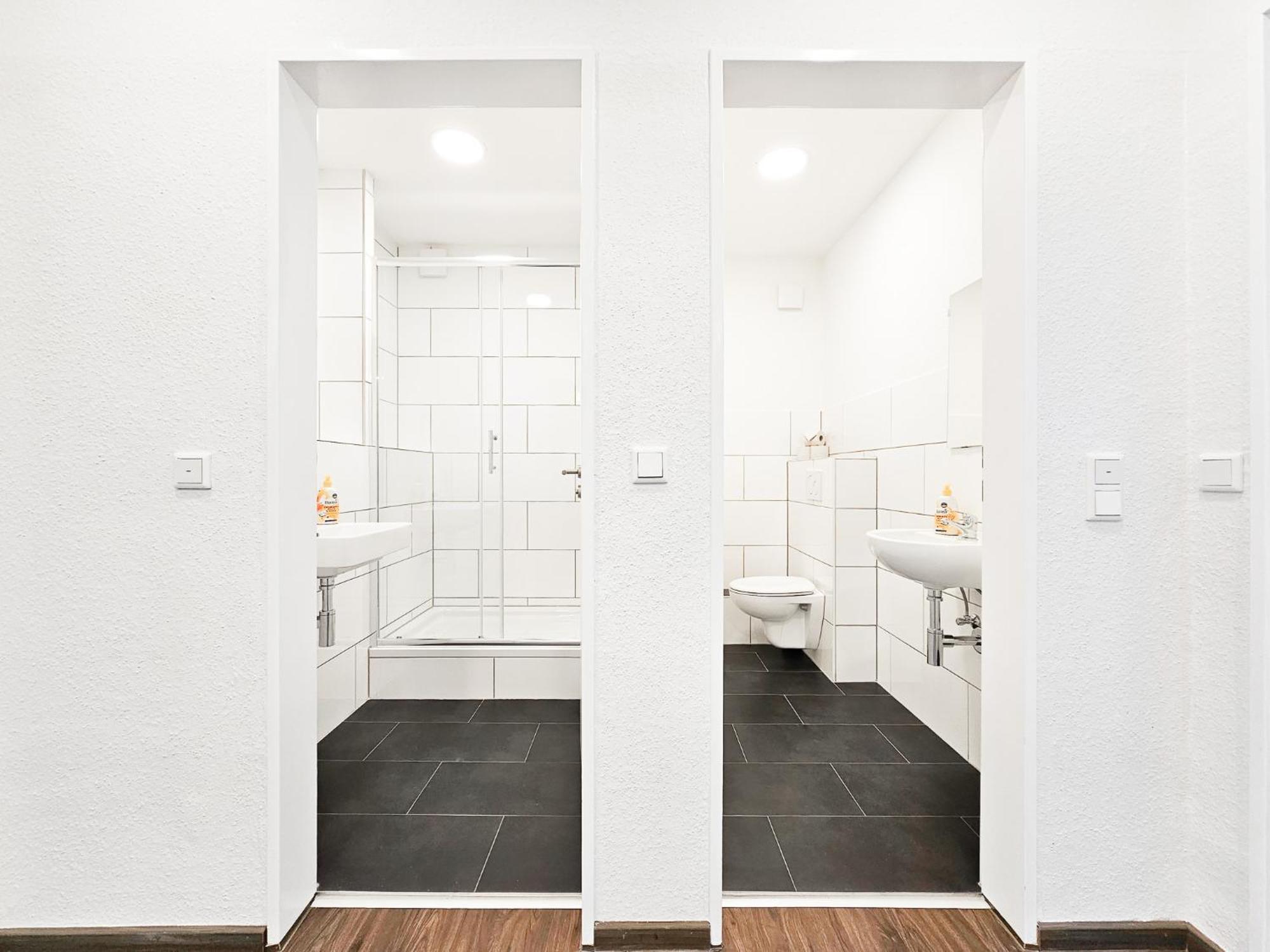 Raj Living - City Center Apartments With 5 Rooms - 10 Min Messe Dus Дюссельдорф Экстерьер фото