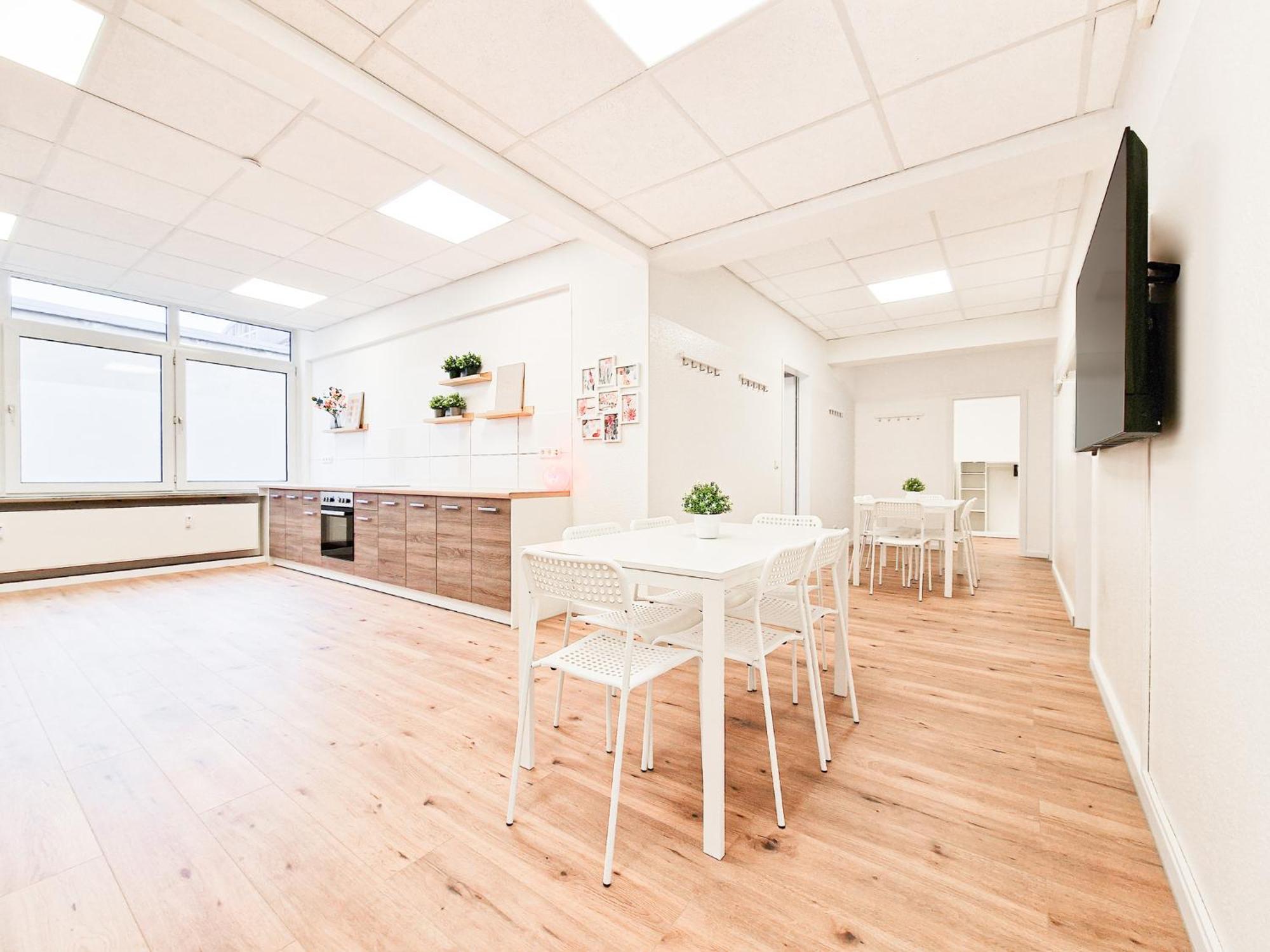 Raj Living - City Center Apartments With 5 Rooms - 10 Min Messe Dus Дюссельдорф Экстерьер фото