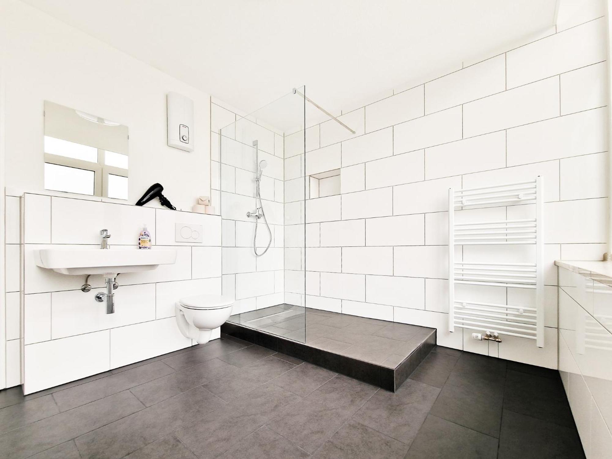 Raj Living - City Center Apartments With 5 Rooms - 10 Min Messe Dus Дюссельдорф Экстерьер фото